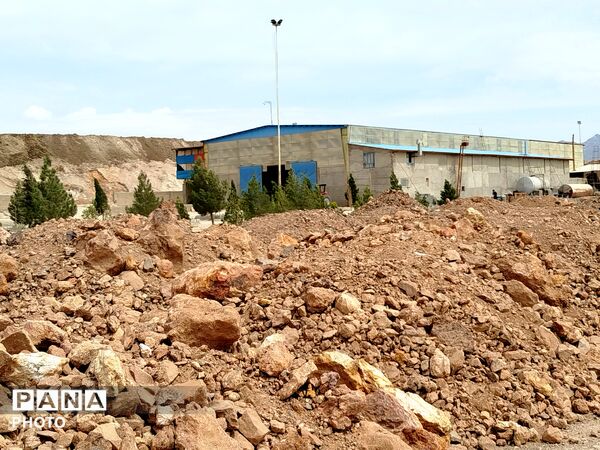 بازدید فرماندار  از شرکت زرین‌فلز کاشمر