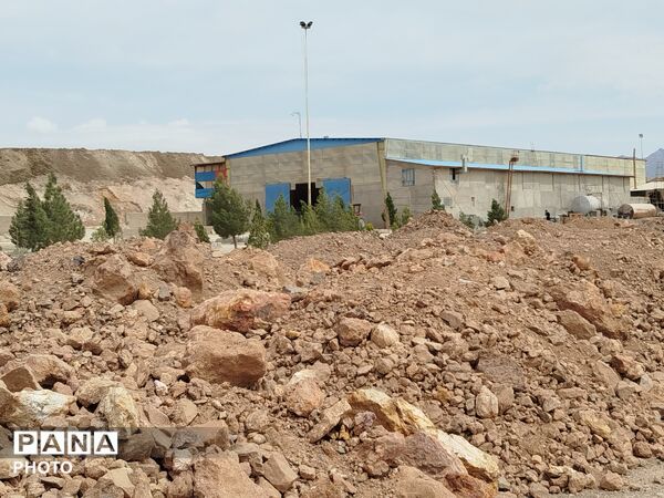 بازدید فرماندار  از شرکت زرین‌فلز کاشمر