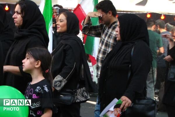 حضور پرشور دانش آموزان ناحیه دو شهرری در مسیر خدمت رسانی به جاماندگان اربعین حسینی 