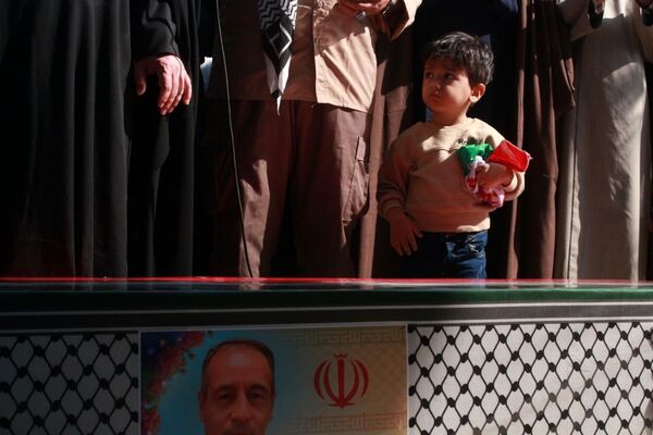 مراسم تشییع پیکر پاک شهید الله‌وردی رحیم‌پور شهید راه قدس در بهارستان‌2