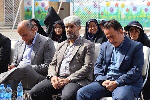 آیین گرامیداشت مقام معلم و به صدا درآوردن زنگ سپاس معلم در مدرسه شهید مرادی و شهید کلانتری پاکدشت