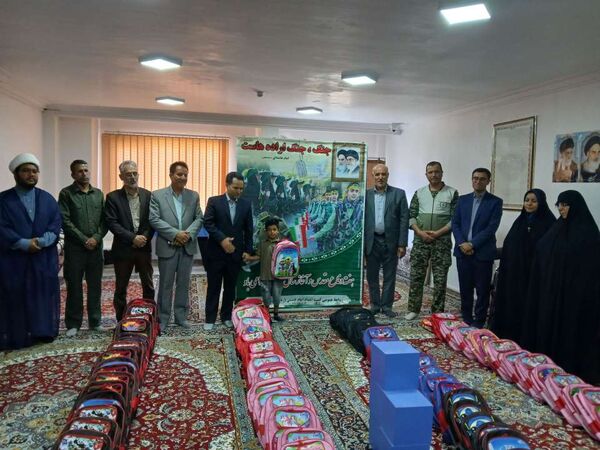 آغاز سال تحصیلی با اهدا کیف و لوازم تحریر به دانش‌آموزان تحت حمایت کمیته امداد در خلیل آباد