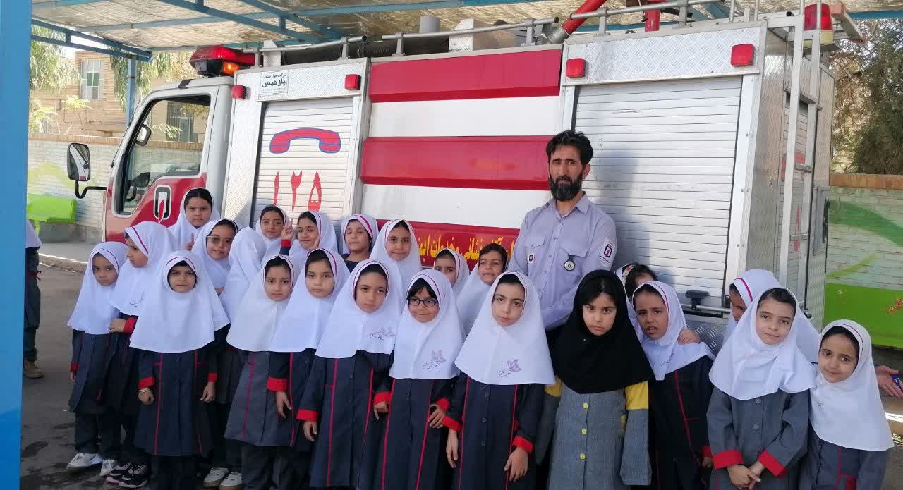 گرامیداشت روز آتش‌نشان در دبستان شهید سردار سلیمانی تفت 