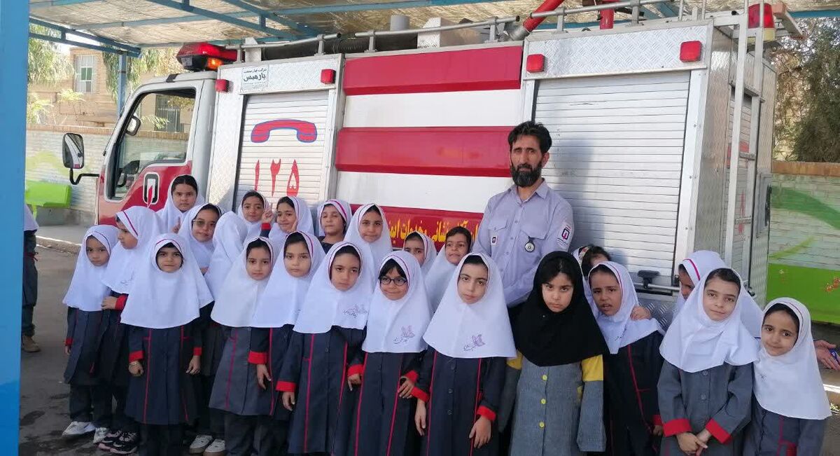 گرامیداشت روز آتش‌نشان در دبستان شهید سردار سلیمانی تفت 