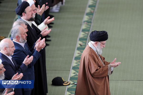 اقامه نماز عید فطر به امامت مقام معظم رهبری