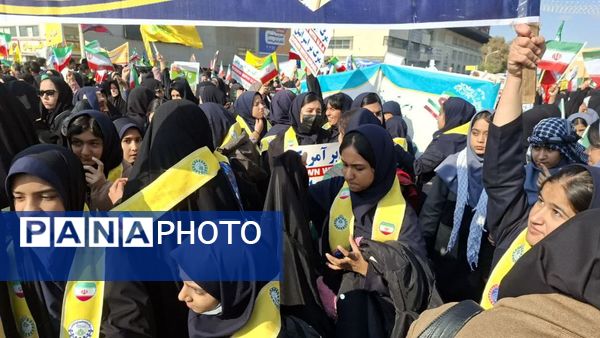 حضور پرشور دانش آموزان پیشتاز مشهدی در راهپیمایی یوم الله ۱۳ آبان