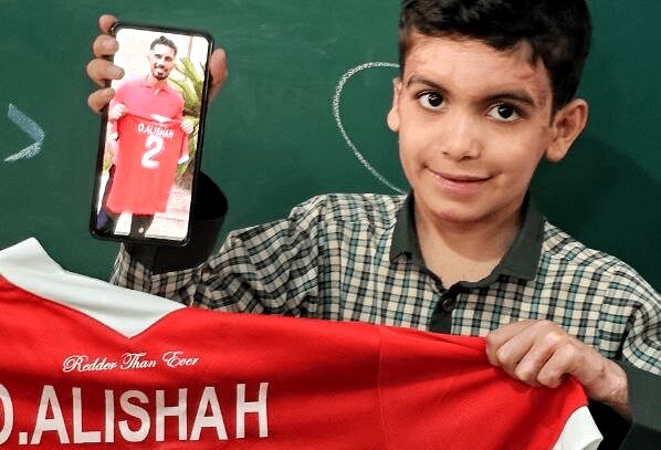 هدیۀکاپیتان پرسپولیس به بازماندۀ مدرسۀ میناب
