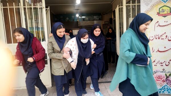 مانور زلزله با صحنه های واقعی در دبیرستان شاهد تکتم