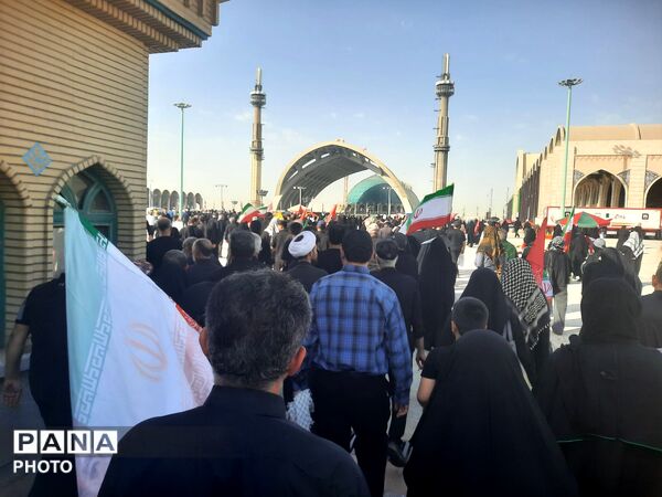 اولین روز وداع با شکوه با رهبر شهید و خانواده بزرگوارشان 