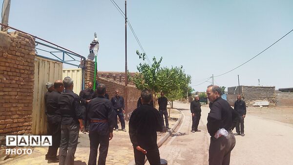 آیین سنتی علم گردانی روستای حسن آباد بلهر  در روز عاشورای حسینی 