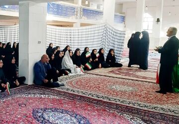 دانش‌آموزان دبیرستان حضرت معصومه (س) روز دانش‌آموز را گرامی داشتند