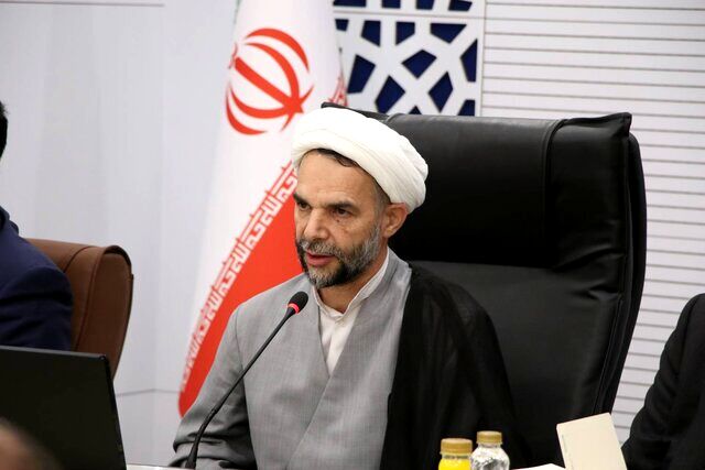  با کسی که به اقتصاد کشور ضربه می‌زند باید شدیداً برخورد کرد