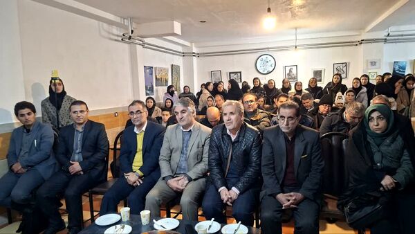 نمایشگاه دست سازه‌های دانش‌آموزی دبیرستان دخترانه ایران مهر اهر