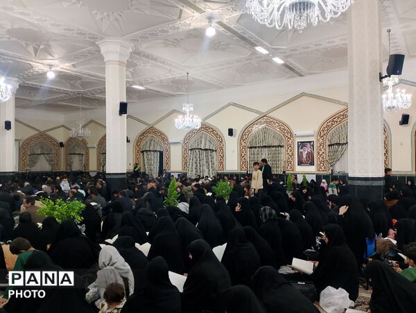 مردم کاشمر در زیارتگاه شهید مدرس قرآن بر سر گرفتند