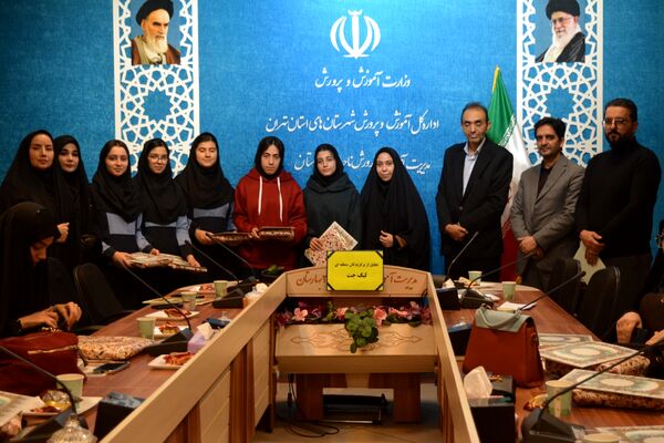 تقدیر از برگزیدگان لیگ جت در سالن فرهنگ بهارستان‌دو