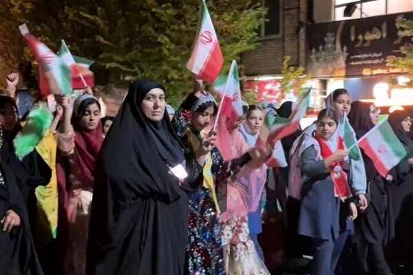 اربعین سردار غلامرضا سلیمانی و هم‌نوایی با کاروان حسینی در تجمع مردمی