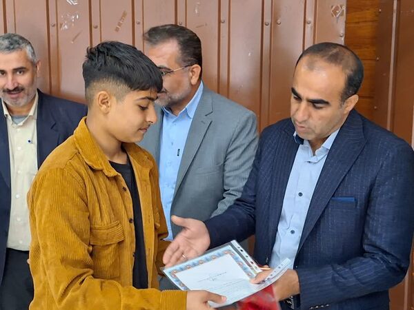 تجلیل از دانش‌آموزان مقام آور و فعالان جشنواره نوجوان خوارزمی