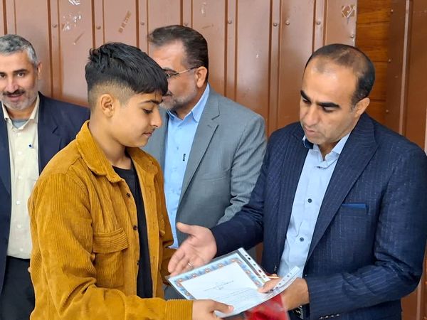 تجلیل از دانش‌آموزان مقام آور و فعالان جشنواره نوجوان خوارزمی