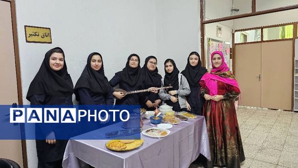 بازدید مسئول پژوهش‌سرای دکتر حسابی از دستاوردهای دانش‌آموزان مدرسه شاهد شهید نوری