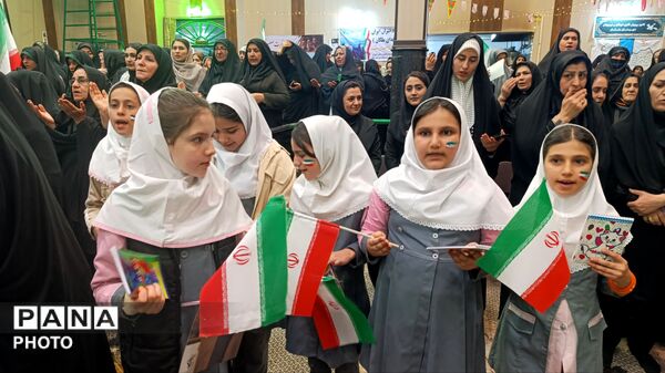 تجمع فرهنگیان و دانش‌آموزان ملکان در یادبود شهدای جنگ‌ تحمیلی سوم 