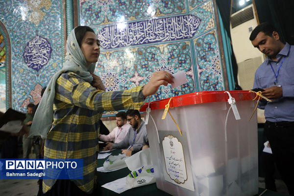 مرحله دوم انتخابات چهاردهمین دوره ریاست‌ جمهوری در حسینیه ارشاد
