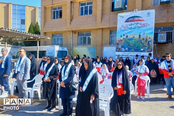 هفته سلامت در ورامین: جشنی برای سلامتی با حضور دانش‌آموزان، فرهنگیان و هلال احمر
