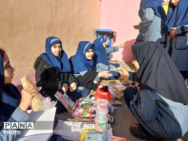 بازارچه کارآفرینی دانش‌آموزان شهید جواهری۲ 