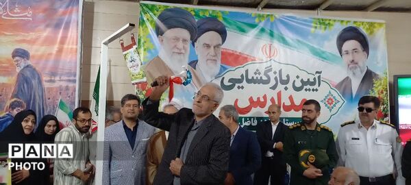 نواخته شدن آیین زنگ مهر و مقاومت  در دبیرستان پسرانه شاهد فاضل فلاورجان