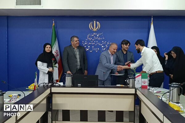 تجلیل از مدافعان سلامت در آموزش و پرورش شهریار