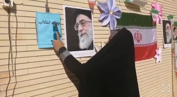 طنین زنگ انقلاب دردبستان خدیجه کبری ابرکوه  