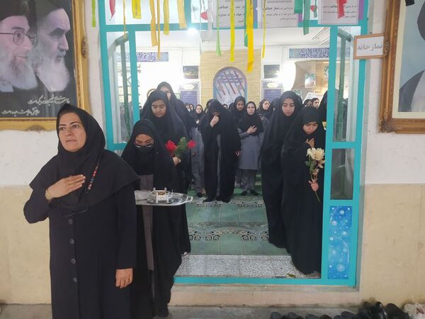 یادواره شهدای دانش‌آموزی در مدارس پسرانه و دخترانه اقلید  
