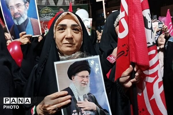 باز هم حضور پرشور و باشکوه مردم شهرستان قدس امشب درمیدان امام خامنه‌ای 