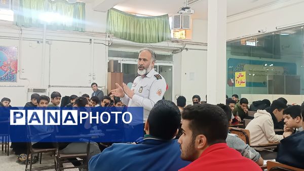 برگزاری کلاس پدافند غیر عامل ویژه پایه‌های دهم دبیرستان شاهد ابوذر غفاری نیشابور