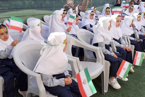 جشن شکفتن غنچه‌ ها، در دبستان مهرتابان بهارستان دو