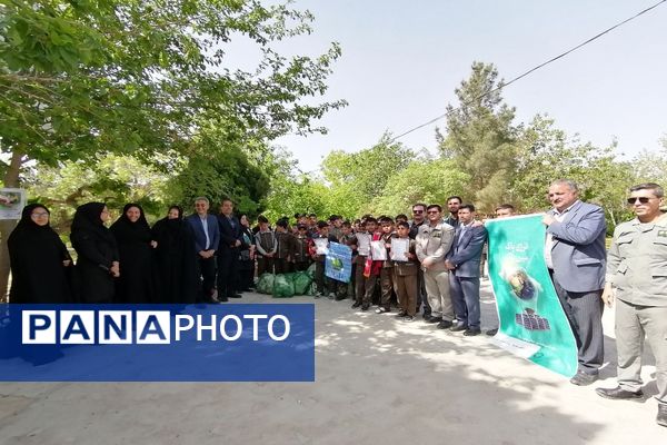 حضور دانش‌آموزان پیشتاز دبستان شهید شوشتری در کوهستان پارک شهرستان فاروج