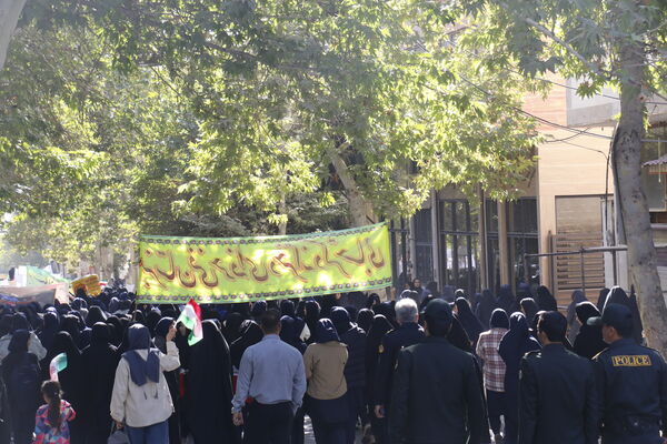 حضور پرشور دانش آموزان محلاتی در راهپیمایی 13 آبان 