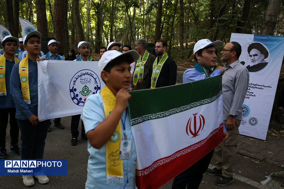 گزارش ویدئویی پانا از آغاز اردوی ملی اعضا و مربیان تشکیلات پیشتازان سازمان دانش‌آموزی 



