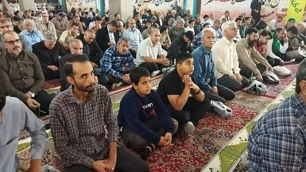 برگزاری نماز جمعه در آغاز هفته بسیج دانش آموزی با حضور دانش آموزان بسیجی نیشابور