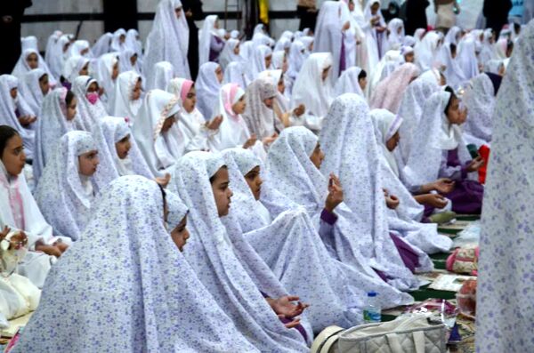 جشن تکلیف دانش‌آموزن دختر در گچساران