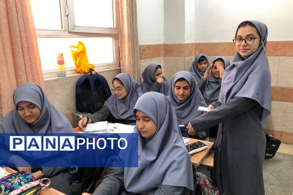 برگزاری انتخابات همیار مشاور در آموزشگاه شاهد نجمه ناحیه دو شهرری 