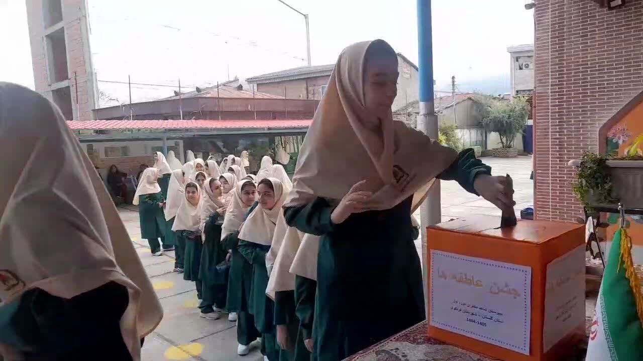 جشن عاطفه‌ها در دبیرستان دوره اول شاهد دخترانه شهرستان کردکوی