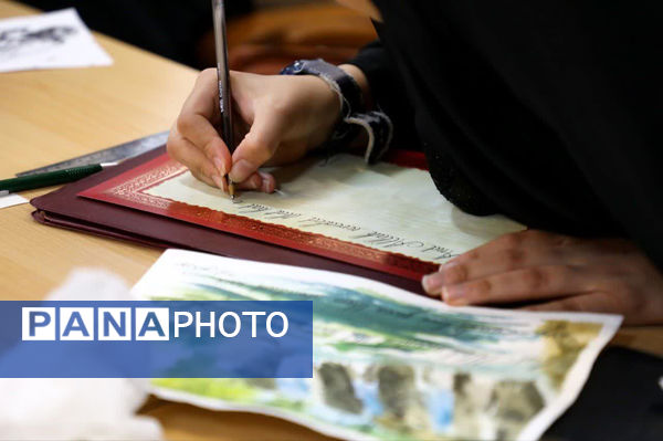 اجرای طرح آیه نگار با حضور بانوان هنرمند استان قم