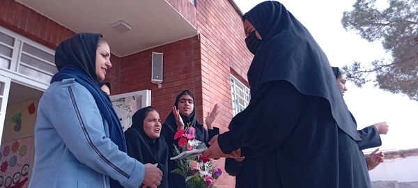 تجلیل از دانش آموزان چادری دبیرستان مادرمهربان خلیل آباد