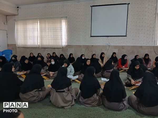 محفل انس با قرآن کریم به مناسبت ماه مبارک رمضان در آموزشگاه خلیج فارس مروست