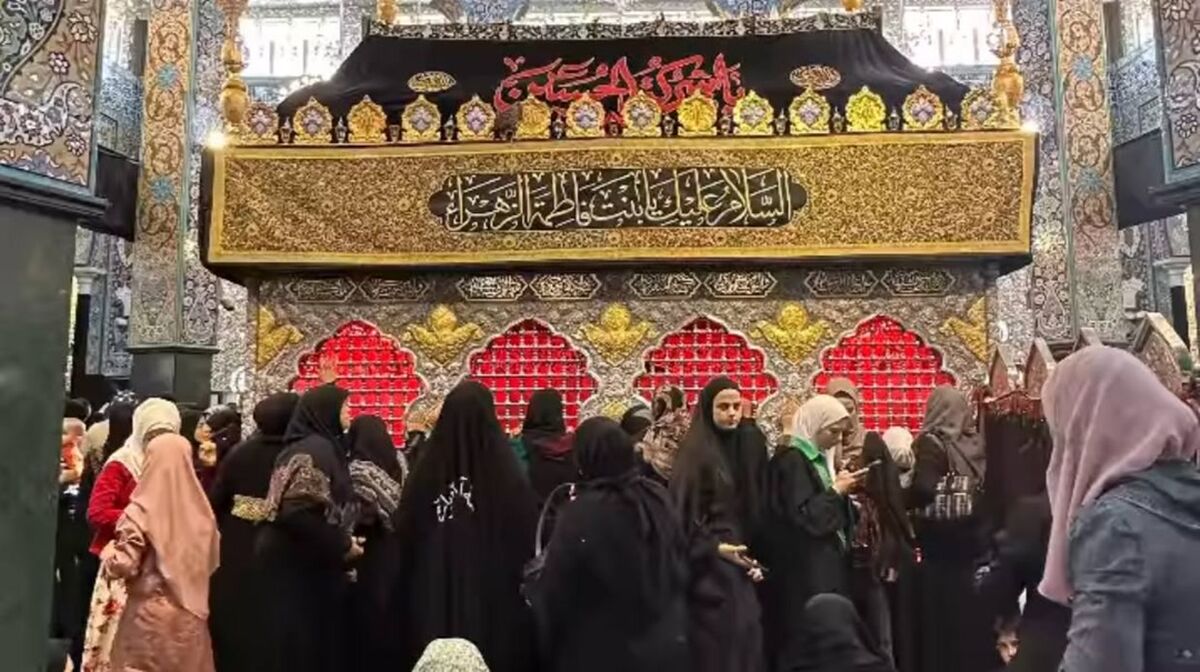 حرم حضرت زینب (س) به مناسبت محرم عزادار شد