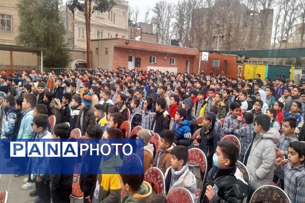 طنین شادی نیمه شعبان در مدرسه آیت الله خامنه ای پیشوا؛ تجلیل از مقام معلم و اجرای برنامه های شاد