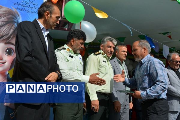 برگزاری جشن شکوفه‌های کلاس اولی دربهارستان‌دو