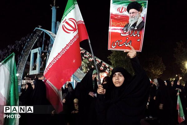 تداوم تجمعات شبانه در میدان امام خمینی (ره)