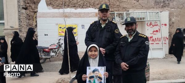 حضور هیئت دختران حاج قاسم دهنو در مراسم روز قدس خلیل آباد 