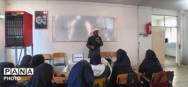اردوی عملی دفاعی در دبیرستان انقلاب شهرستان ملایر